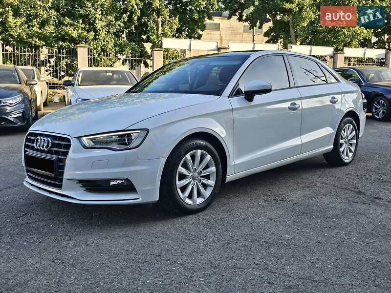 Седан Audi A3 2015 в Одессе