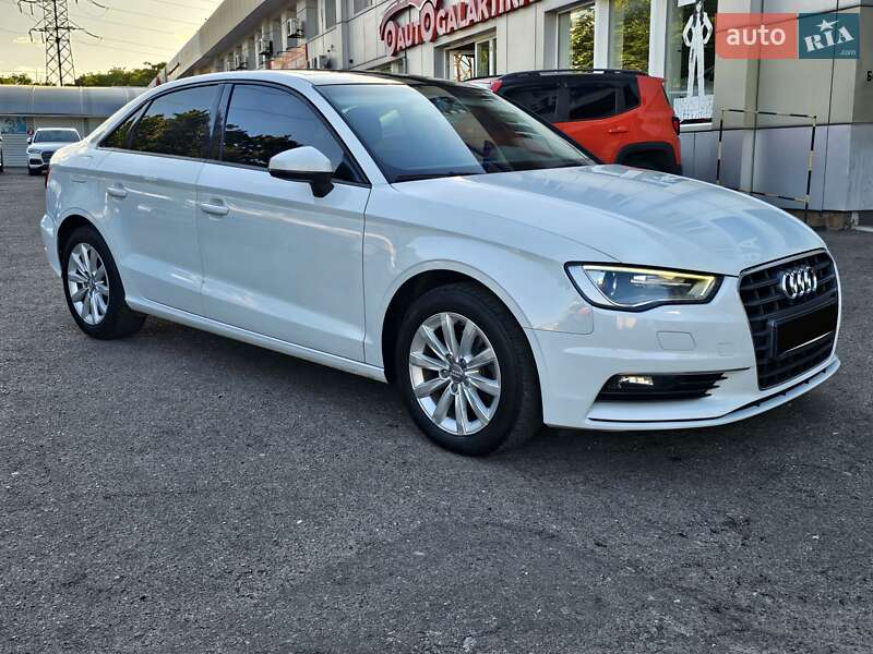 Седан Audi A3 2015 в Одессе