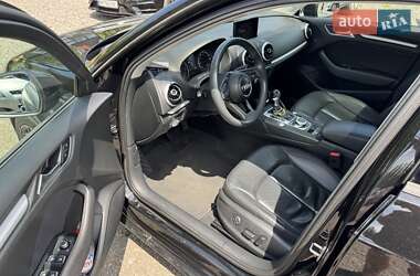 Хэтчбек Audi A3 2015 в 