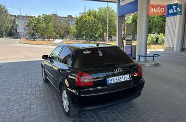 Хэтчбек Audi A3 2003 в 