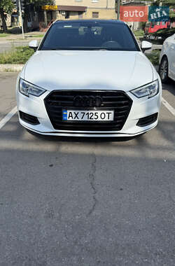 Седан Audi A3 2018 в Харькове