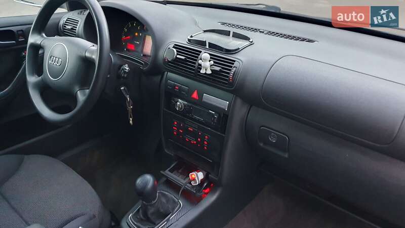 Хэтчбек Audi A3 2002 в Киеве