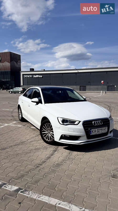 Седан Audi A3 2016 в Киеве