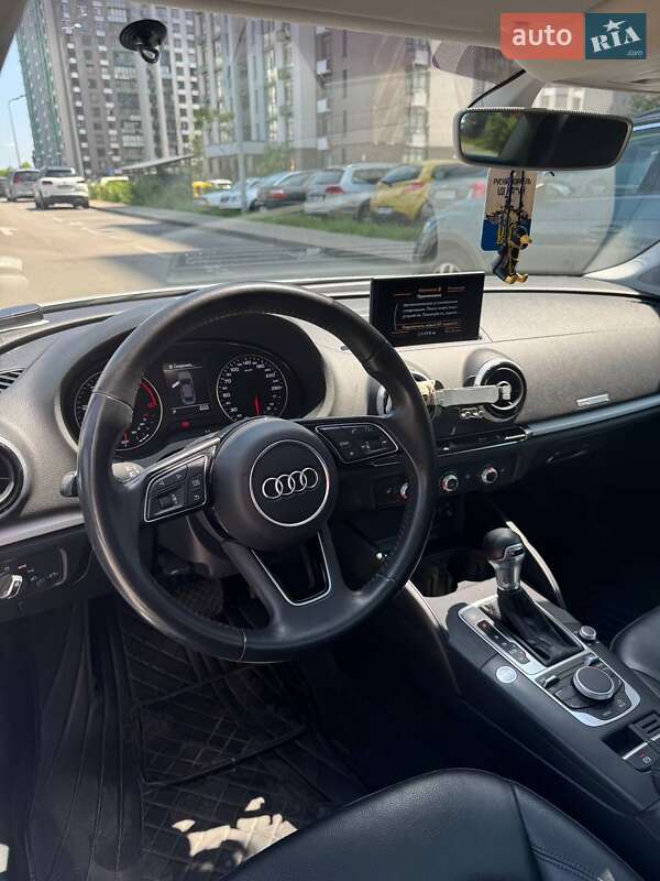 Седан Audi A3 2016 в Киеве
