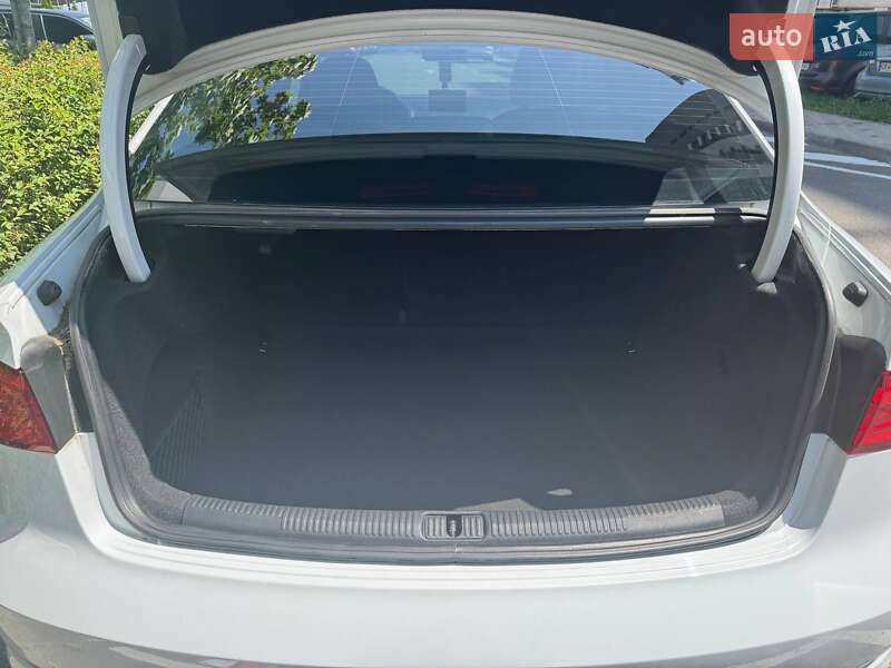 Седан Audi A3 2016 в Киеве