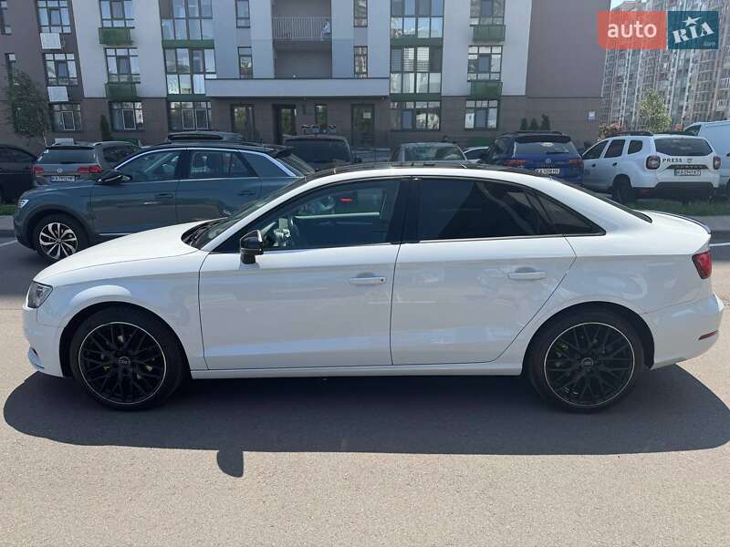 Седан Audi A3 2016 в Киеве
