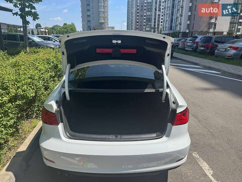 Седан Audi A3 2016 в Киеве