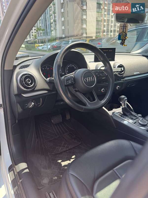 Седан Audi A3 2016 в Киеве