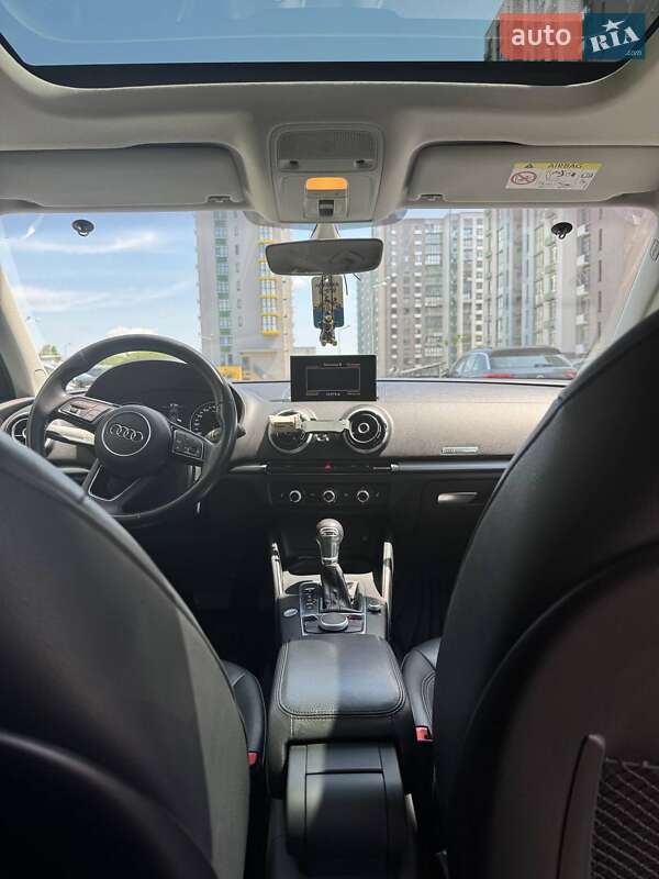 Седан Audi A3 2016 в Киеве