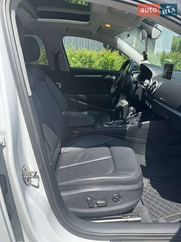 Седан Audi A3 2016 в Киеве