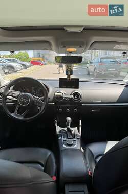 Седан Audi A3 2016 в Киеве