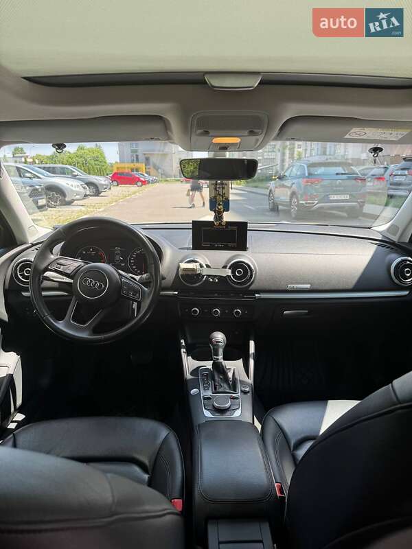 Седан Audi A3 2016 в Киеве