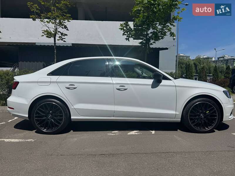 Седан Audi A3 2016 в Киеве