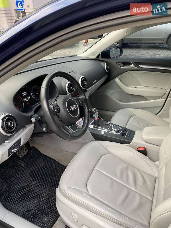 Седан Audi A3 2015 в Львове