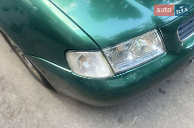 Хэтчбек Audi A3 1999 в 