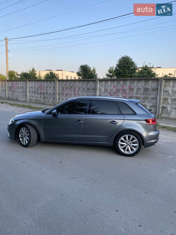 Хэтчбек Audi A3 2016 в Киеве