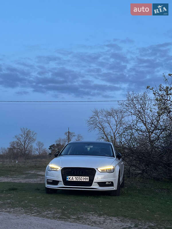 Седан Audi A3 2016 в Киеве
