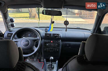Хэтчбек Audi A3 2001 в 