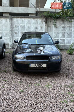 Хэтчбек Audi A3 2001 в 