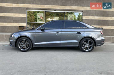 Седан Audi A3 2015 в Тернополе