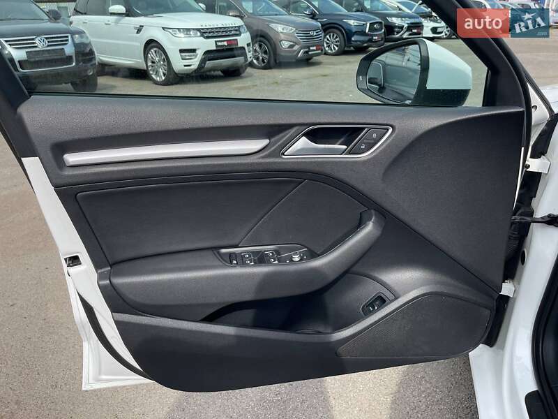 Седан Audi A3 2015 в Киеве