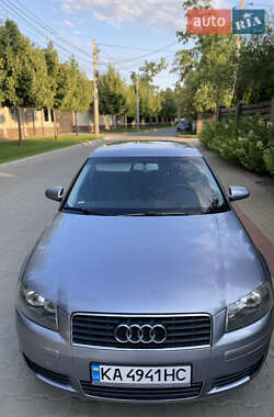 Хетчбек Audi A3 2004 в 