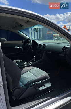 Хетчбек Audi A3 2003 в 
