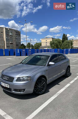 Хетчбек Audi A3 2003 в 
