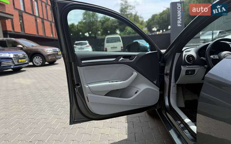 Седан Audi A3 2015 в Чернівцях