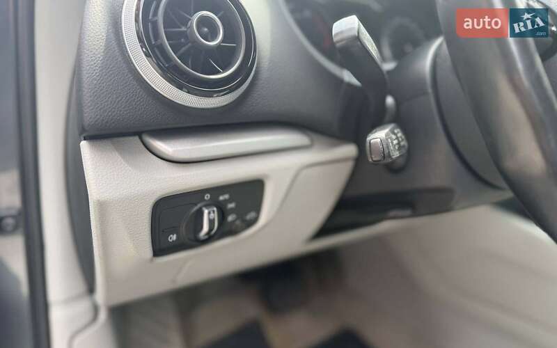 Седан Audi A3 2015 в Чернівцях