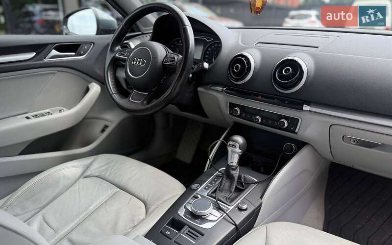 Седан Audi A3 2015 в Чернівцях