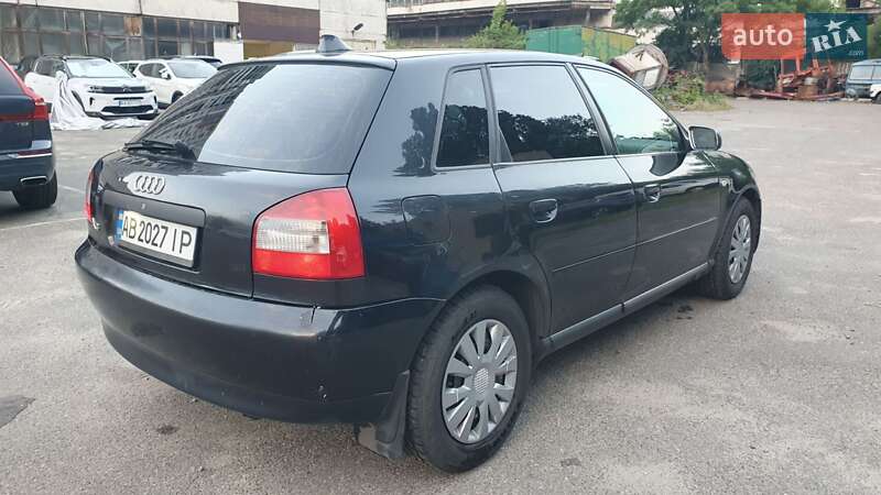 Хэтчбек Audi A3 2002 в 