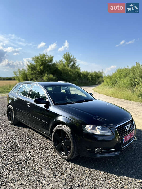 Хэтчбек Audi A3 2011 в 