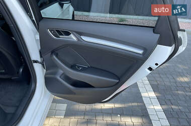 Хэтчбек Audi A3 2016 в 