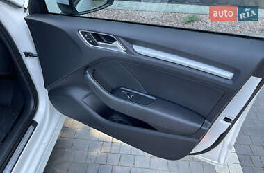 Хэтчбек Audi A3 2016 в 