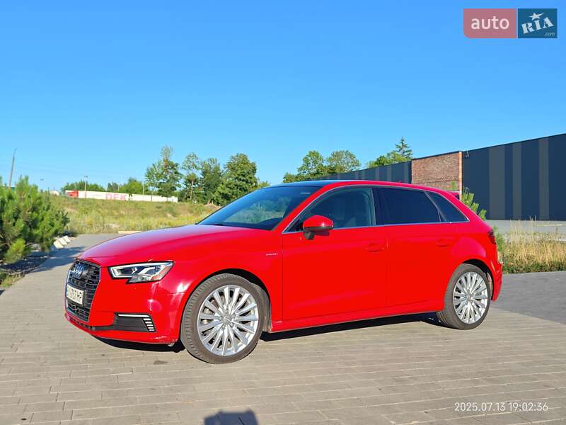 Хэтчбек Audi A3 2016 в Хмельницком
