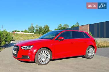 Хэтчбек Audi A3 2016 в 