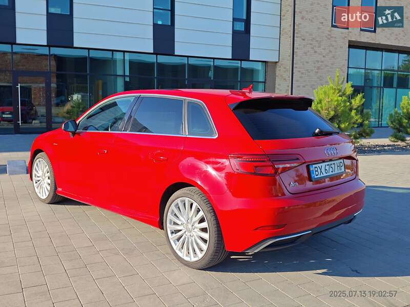 Хэтчбек Audi A3 2016 в Хмельницком