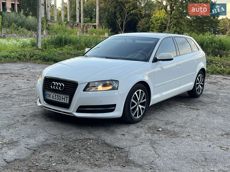 Хетчбек Audi A3 2010 в 