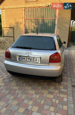 Хэтчбек Audi A3 2000 в 