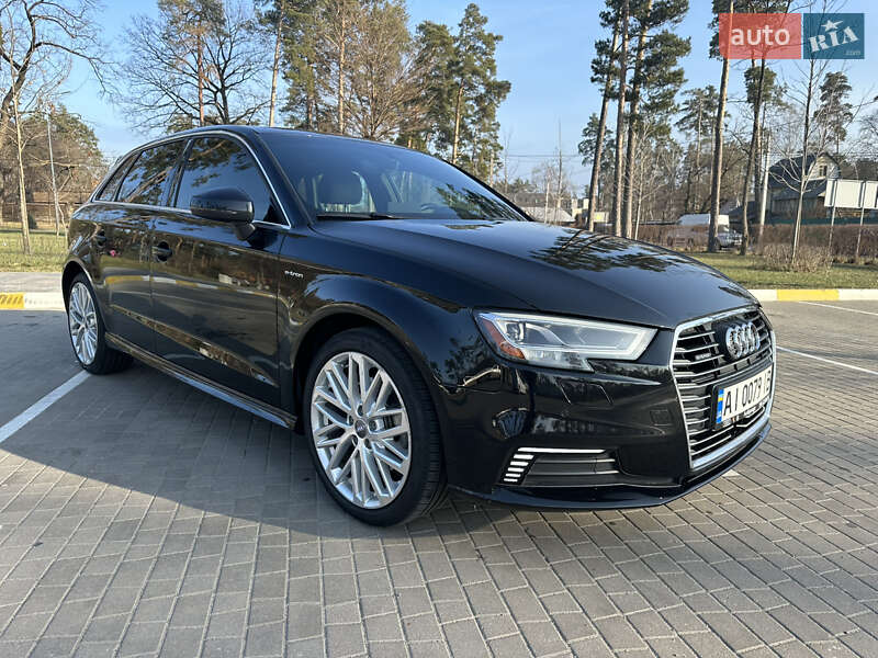 Хэтчбек Audi A3 2017 в Киеве