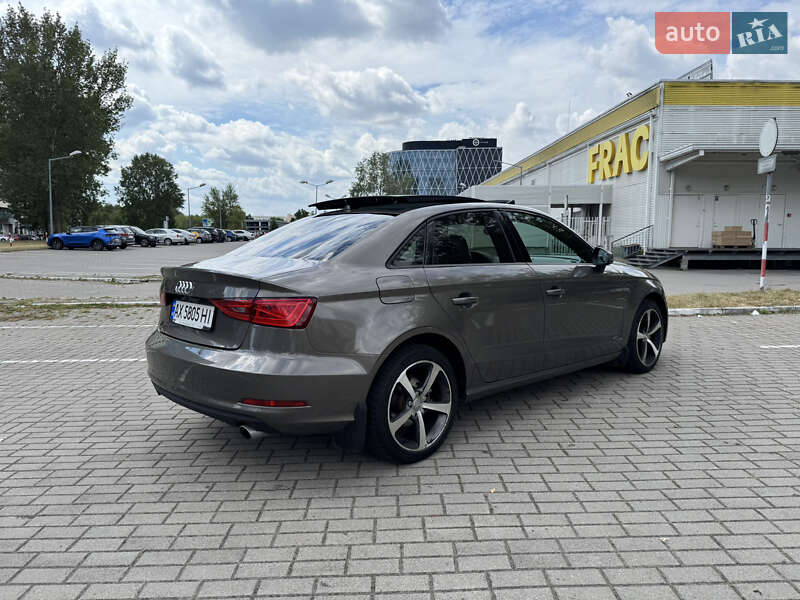 Седан Audi A3 2015 в Самборі