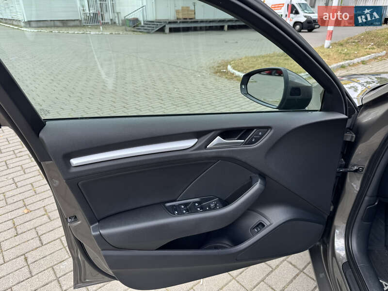Седан Audi A3 2015 в Самборі