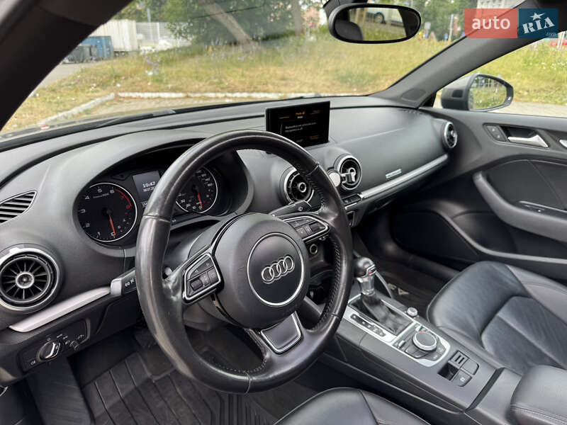 Седан Audi A3 2015 в Самборі