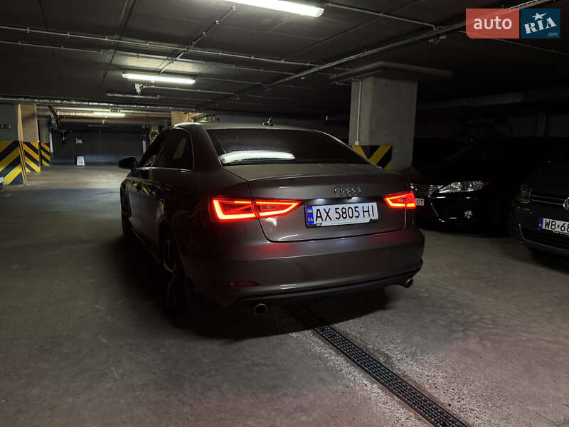 Седан Audi A3 2015 в Самборі