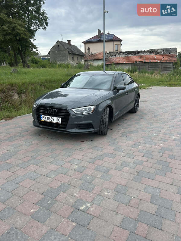 Седан Audi A3 2018 в Львові