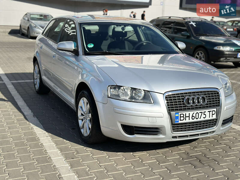 Хетчбек Audi A3 2004 в 