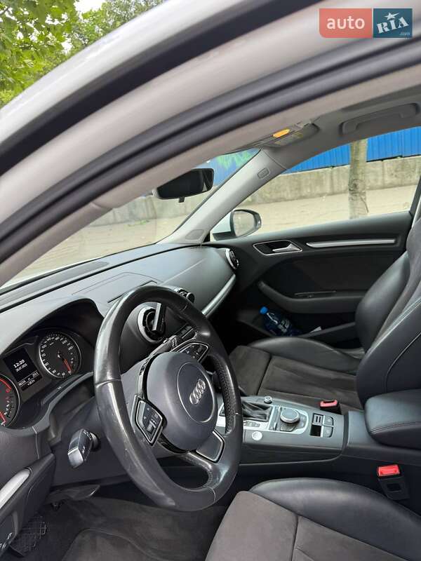 Хэтчбек Audi A3 2016 в Киеве