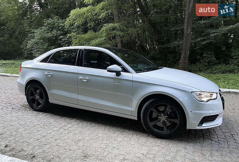 Седан Audi A3 2015 в Черновцах