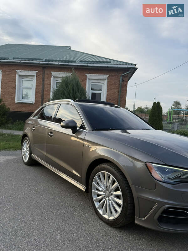 Седан Audi A3 2016 в Харькове